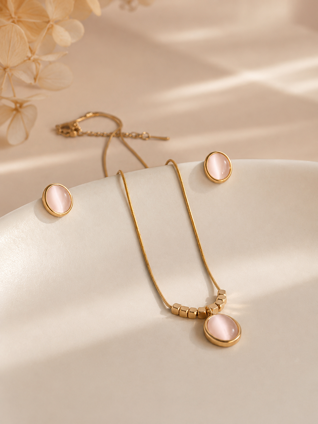 Elegant Pink Cat’s Eye Jewelry Set – Necklace & Stud Earrings