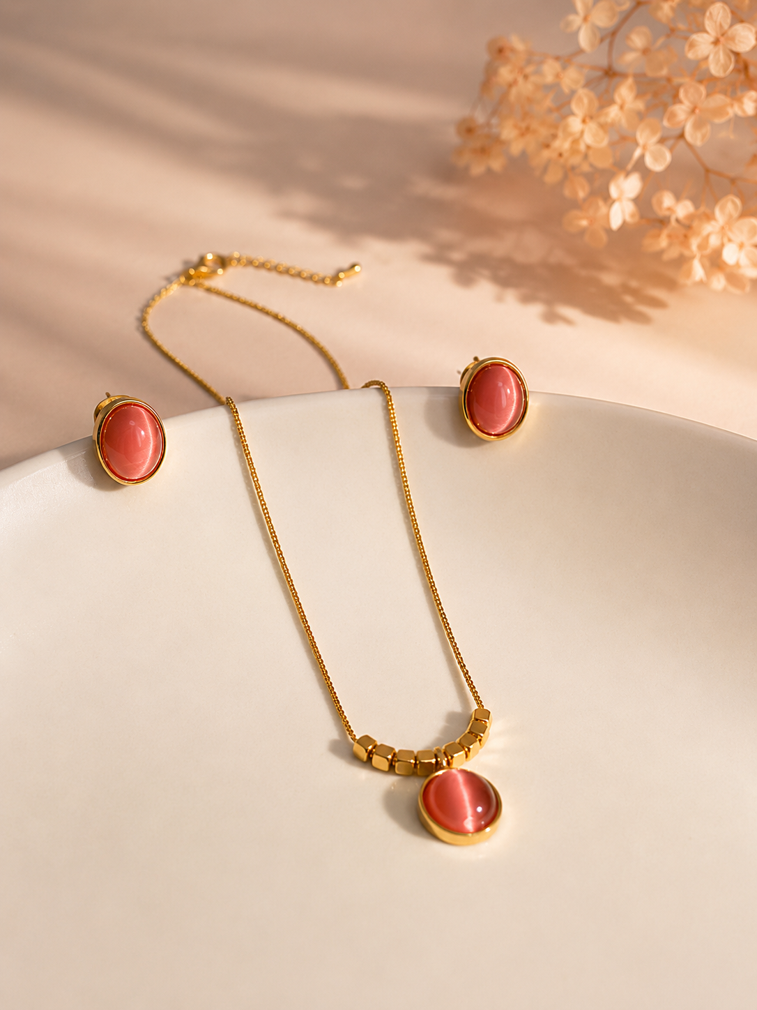 Elegant Coral Pink Cat’s Eye Jewelry Set – Necklace & Stud Earrings